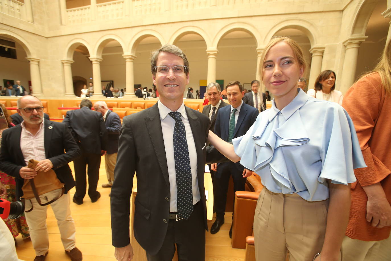 Gonzalo Capellán y Marta Fernández, presdienta del Parlamento.