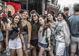El público del Holika se entrega en el arranque del festival