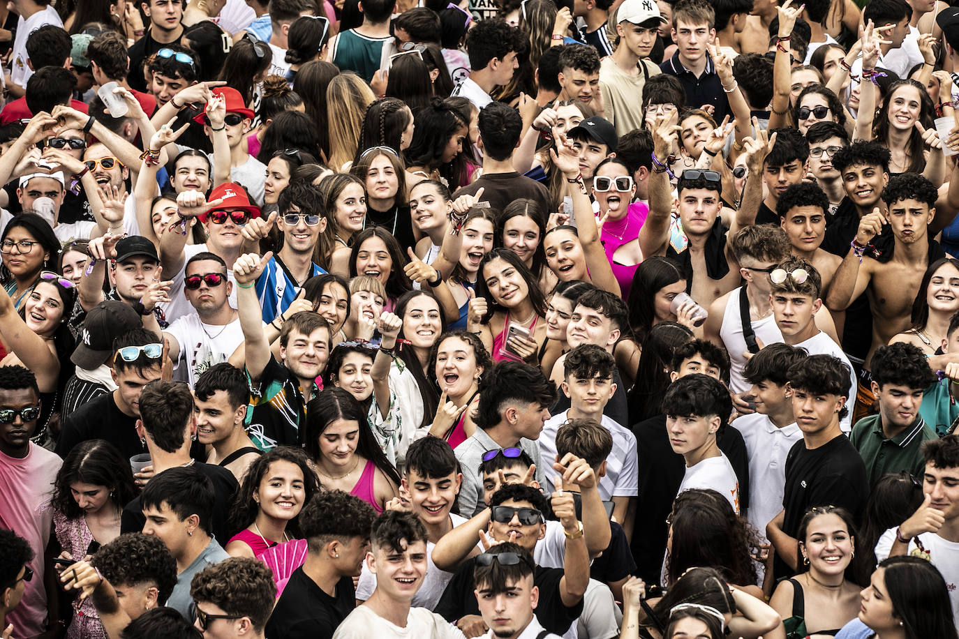 El público del Holika se entrega en el arranque del festival