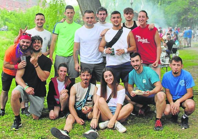 Una de las cuadrillas durante los almuerzos de San Pedro..