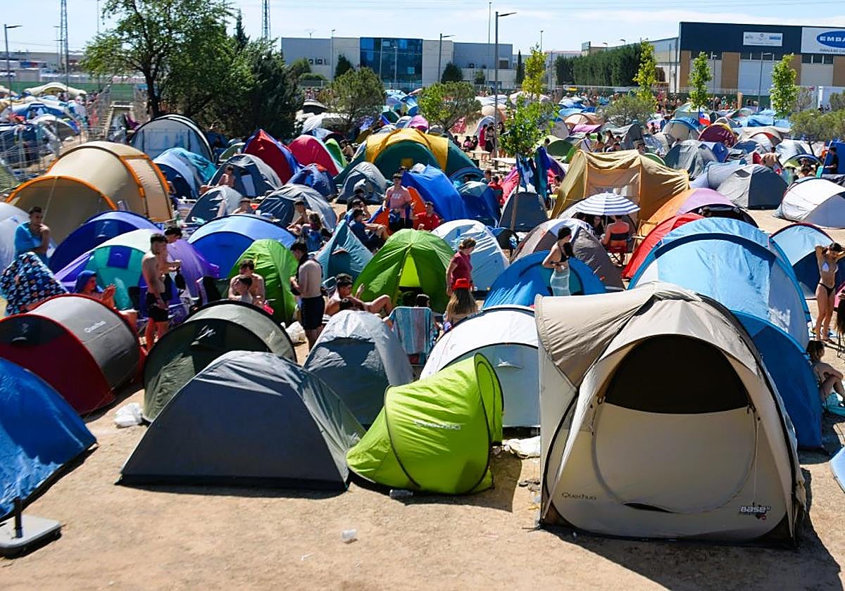 Imagen de la zona de acampada de Traiana A, ayer sábado, a media mañana.