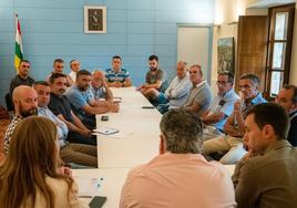 Manzanos y Osés, ayer, reunidos con los alcaldes de la zona.