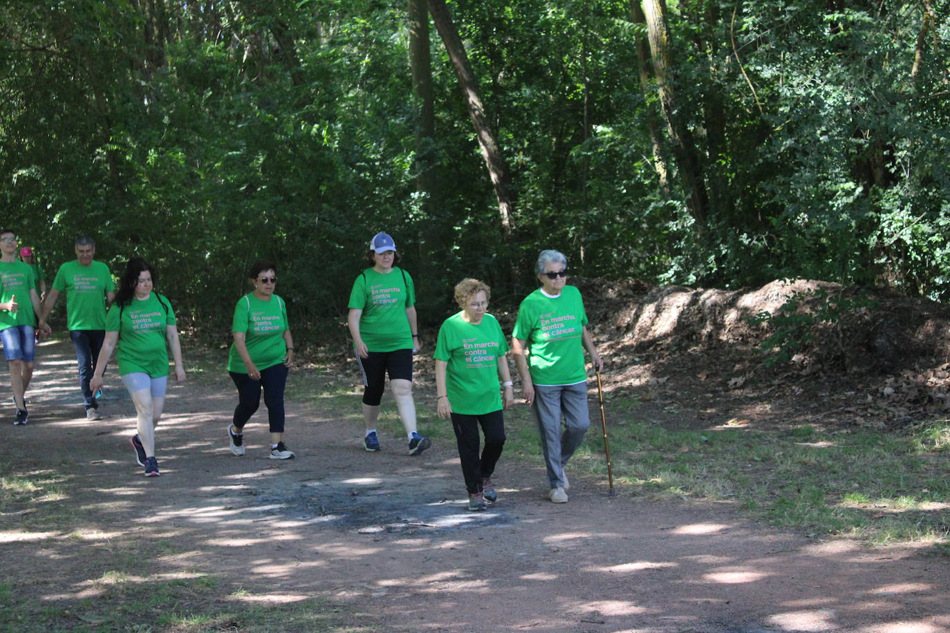 La VI Marcha contra el cáncer reúne a más de 1.200 personas en Nájera