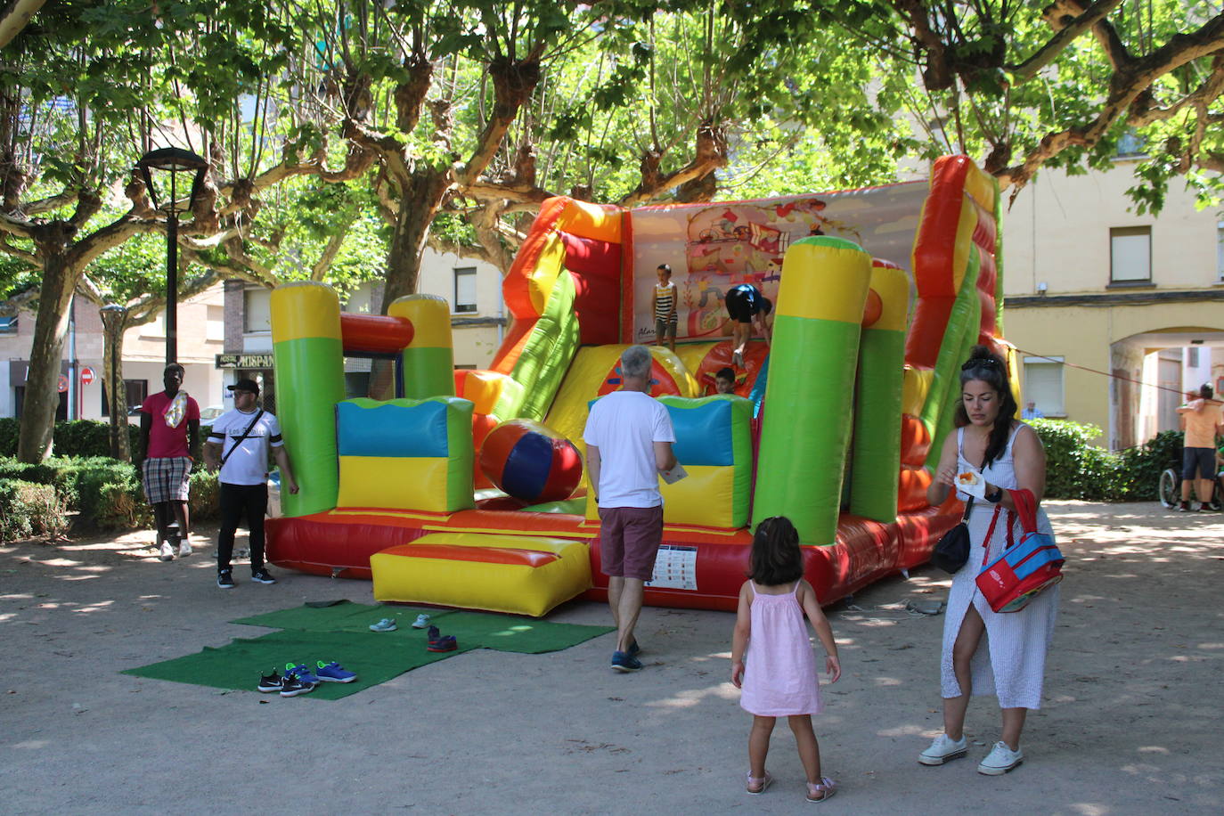 La VI Marcha contra el cáncer reúne a más de 1.200 personas en Nájera