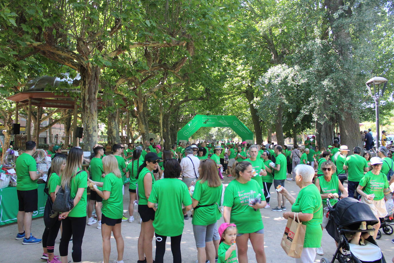 La VI Marcha contra el cáncer reúne a más de 1.200 personas en Nájera