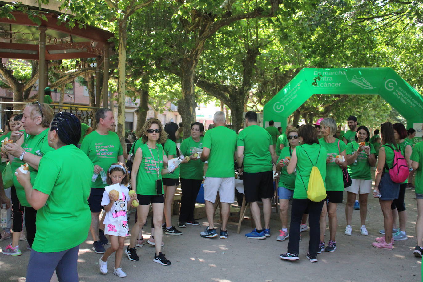 La VI Marcha contra el cáncer reúne a más de 1.200 personas en Nájera