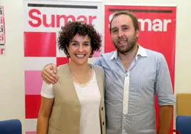 Diego Mendiola y Eunate García en la sede de Sumar en La Rioja.
