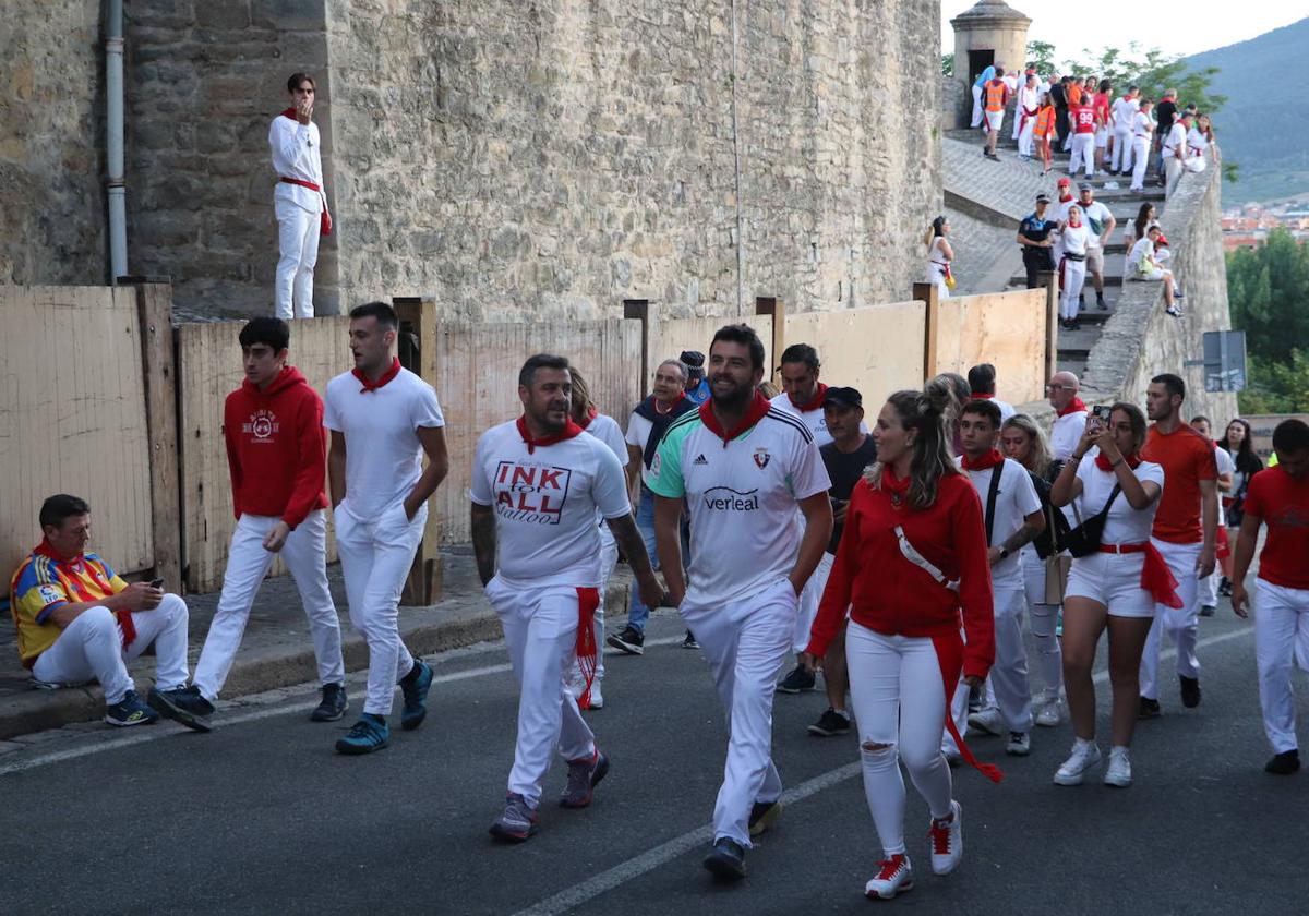 Decenas de riojanos van cada día a los encierros de San Fermín y después vuelven al trabajo