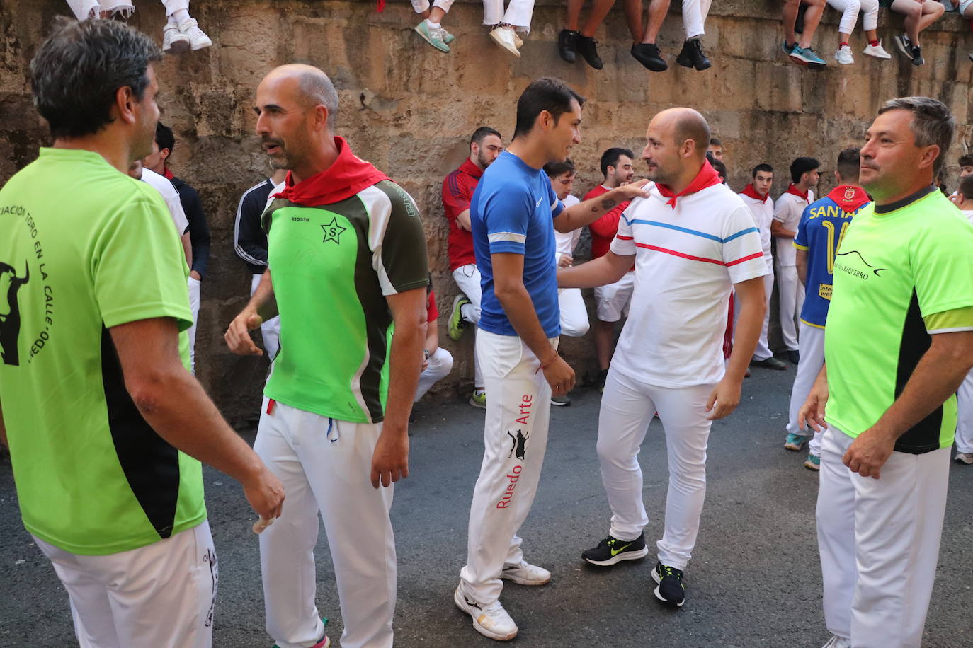 Decenas de riojanos van cada día a los encierros de San Fermín y después vuelven al trabajo