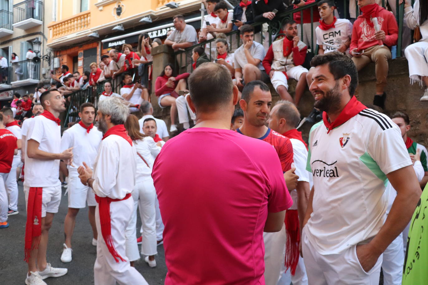 Decenas de riojanos van cada día a los encierros de San Fermín y después vuelven al trabajo