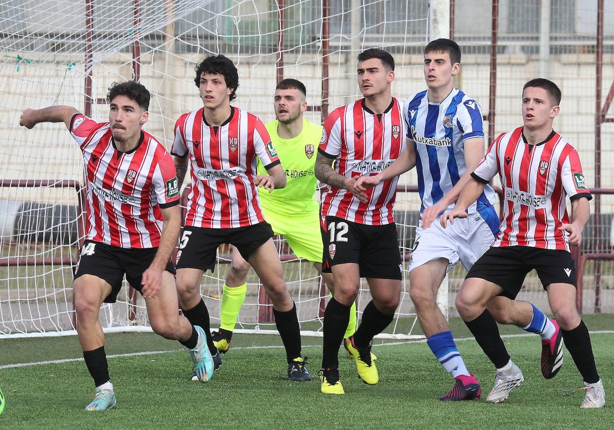 Pepe Blanco (dorsal 12), en un partido de la UD Logroñés B.