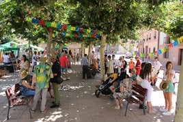 Cientos de visitantes fueron a Huércanos para disfrutar de sus vinos.