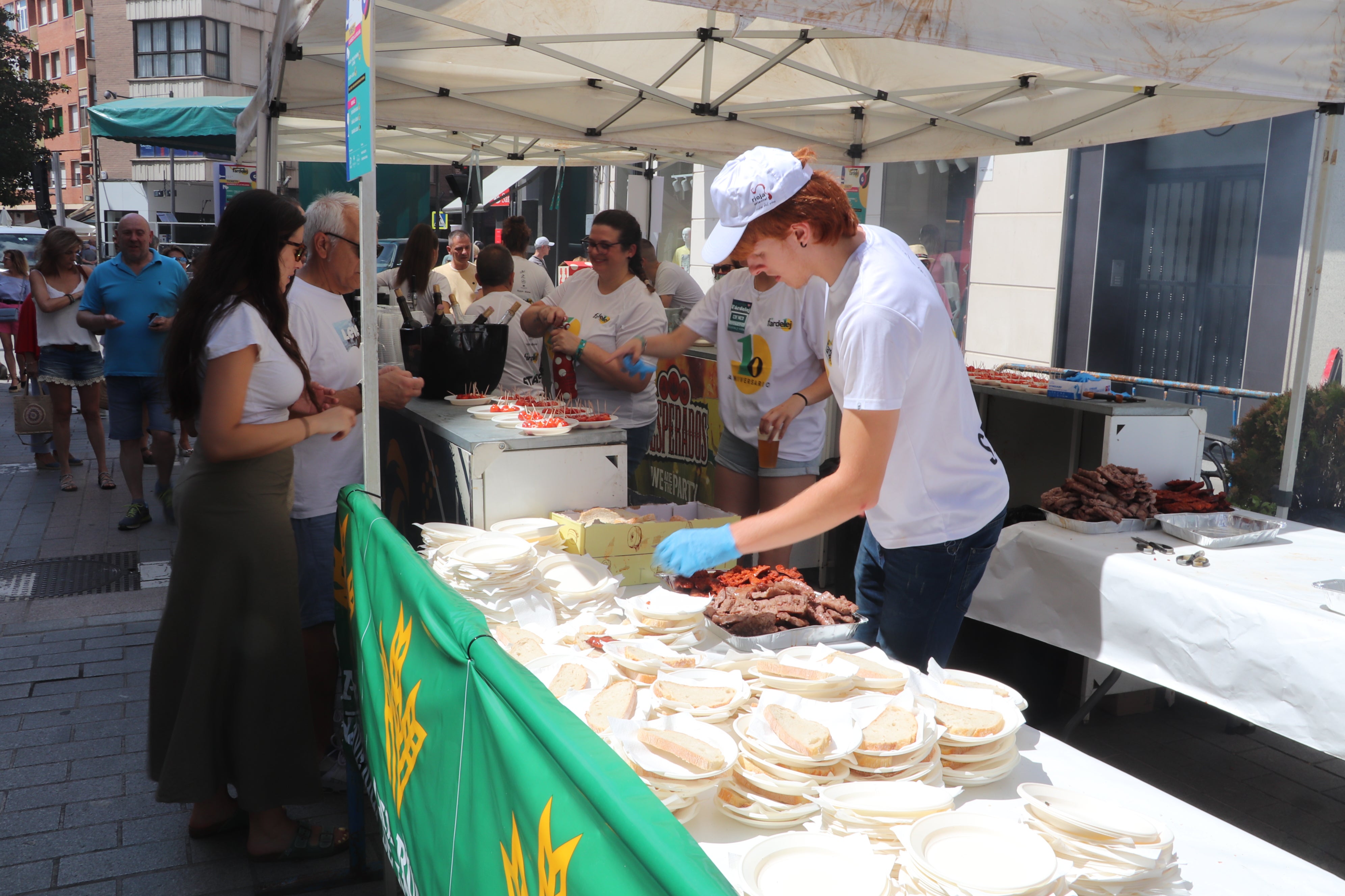 El Fárdelej llena las calles de Arnedo de música y gastronomía