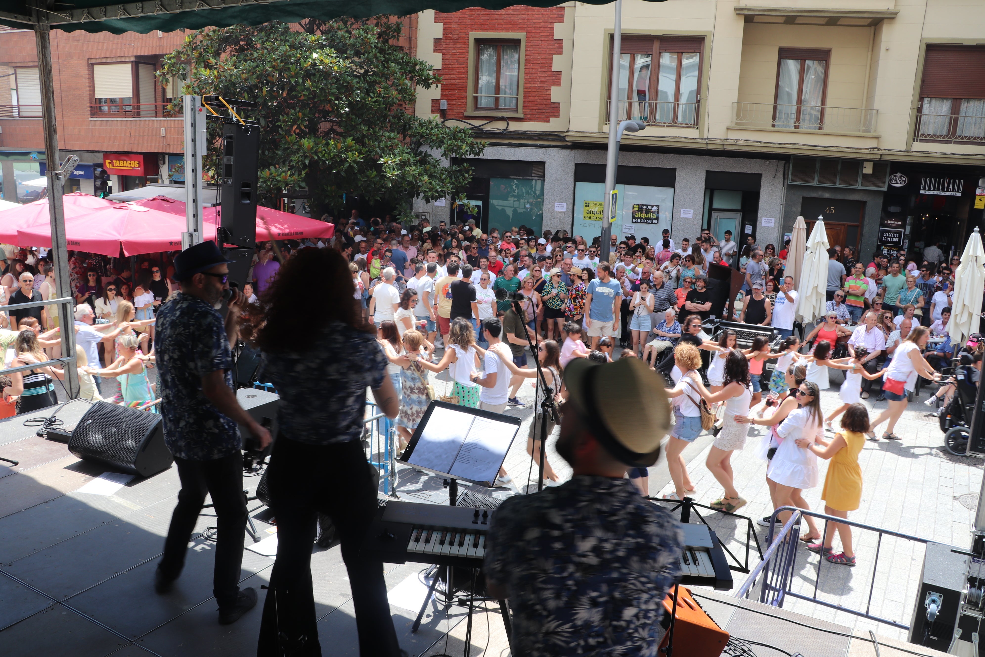 El Fárdelej llena las calles de Arnedo de música y gastronomía