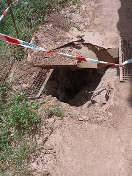 Antes. Agujero en uno de los tramos del camino de Pasomalo.