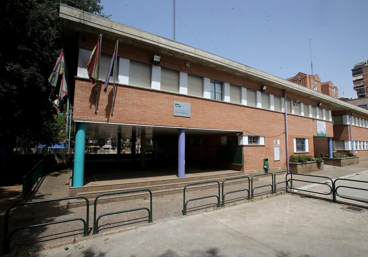 Imagen del CEIP General Espartero, junto a la estación de autobuses