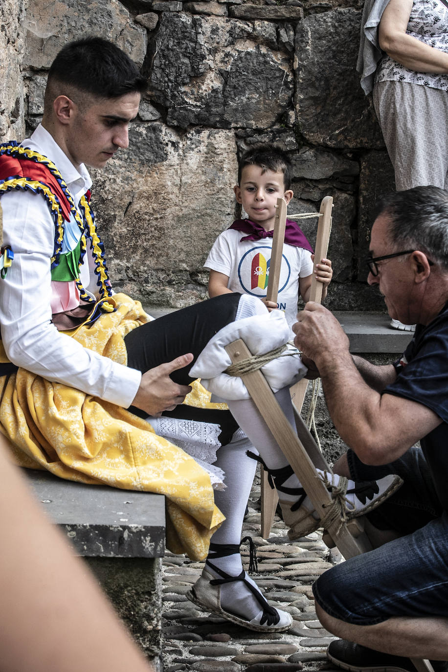 Los danzadores de Anguiano cumplen con la tradición