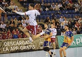 El Korchi es uno de los jugadores que continúan en el Ciudad de Logroño.