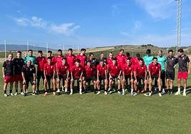 Foto de familia de la plantilla de la UD Logroñés 2023/24.