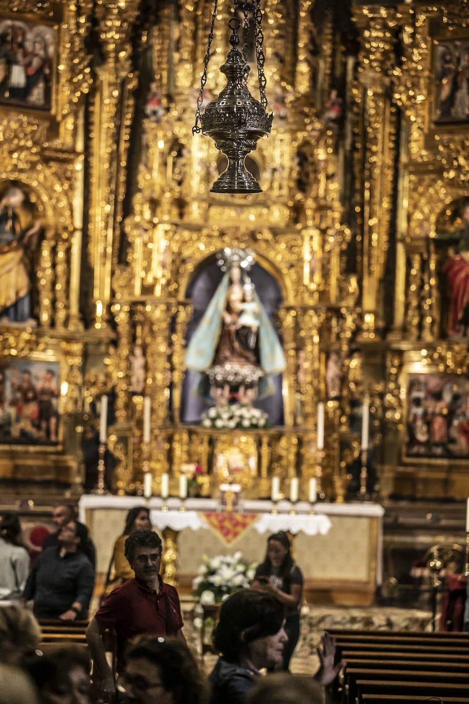 La iglesia de la Asunción de Navarrete exhibe su botafumeiro