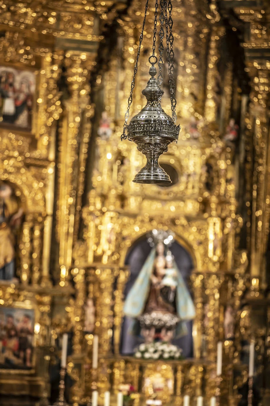 La iglesia de la Asunción de Navarrete exhibe su botafumeiro