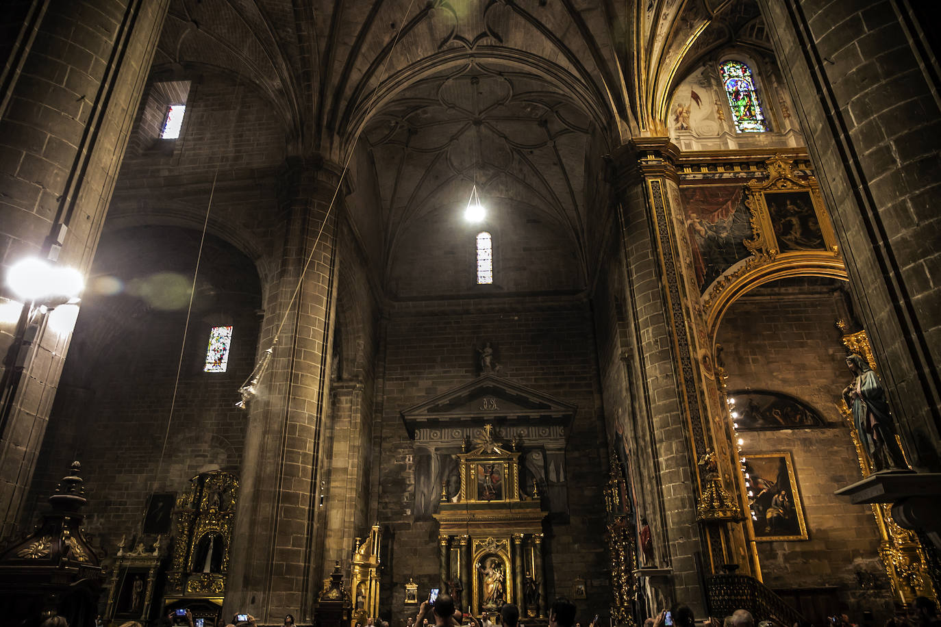 La iglesia de la Asunción de Navarrete exhibe su botafumeiro
