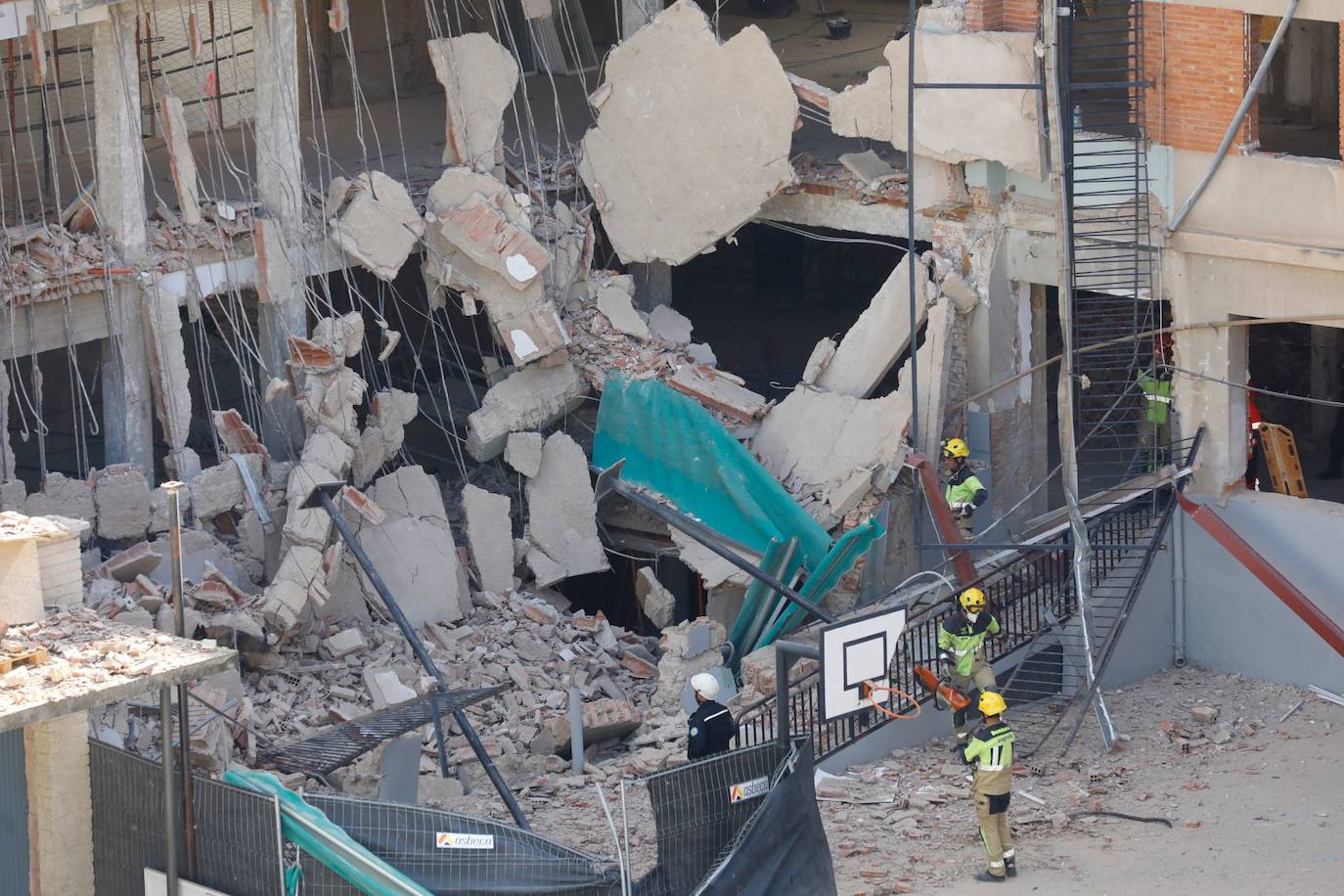 Los bomberos de Logroño, durante las tareas de rescate