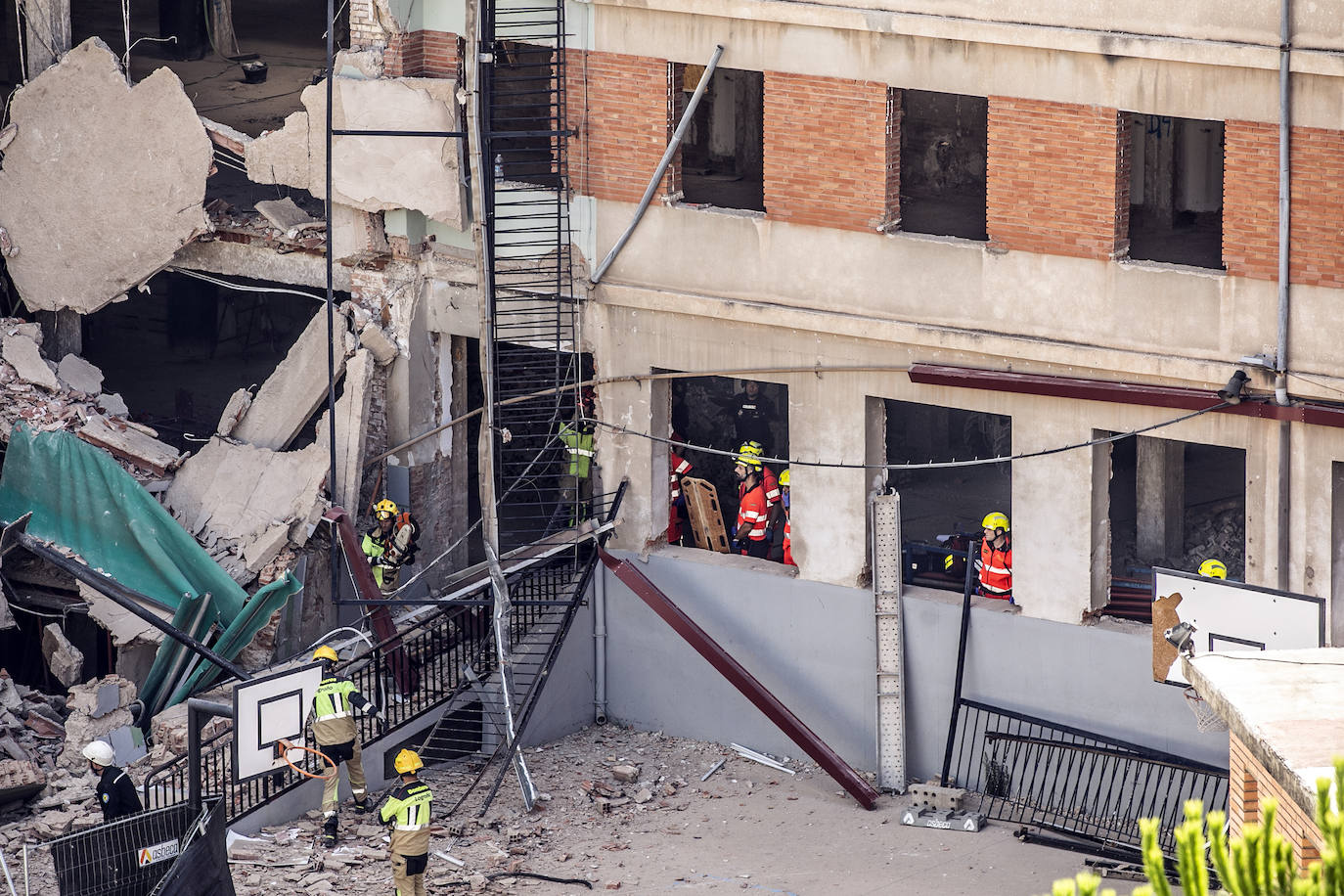 Conmoción en Logroño por el desplome del edificio de Adoratrices