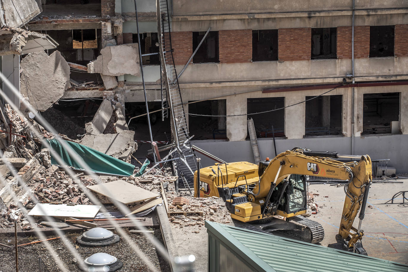 Conmoción en Logroño por el desplome del edificio de Adoratrices