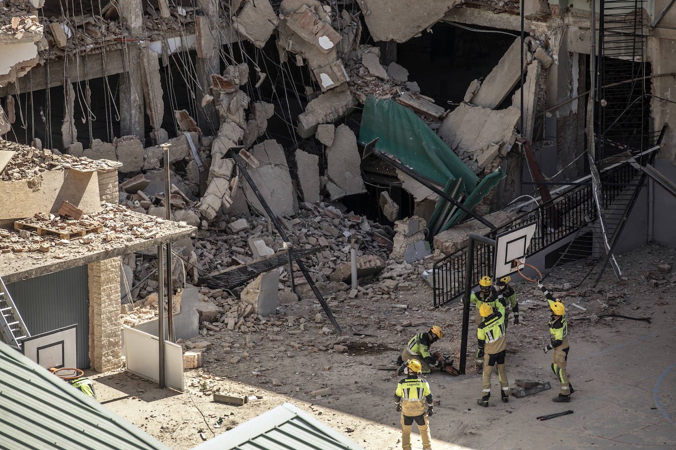 Conmoción en Logroño por el desplome del edificio de Adoratrices