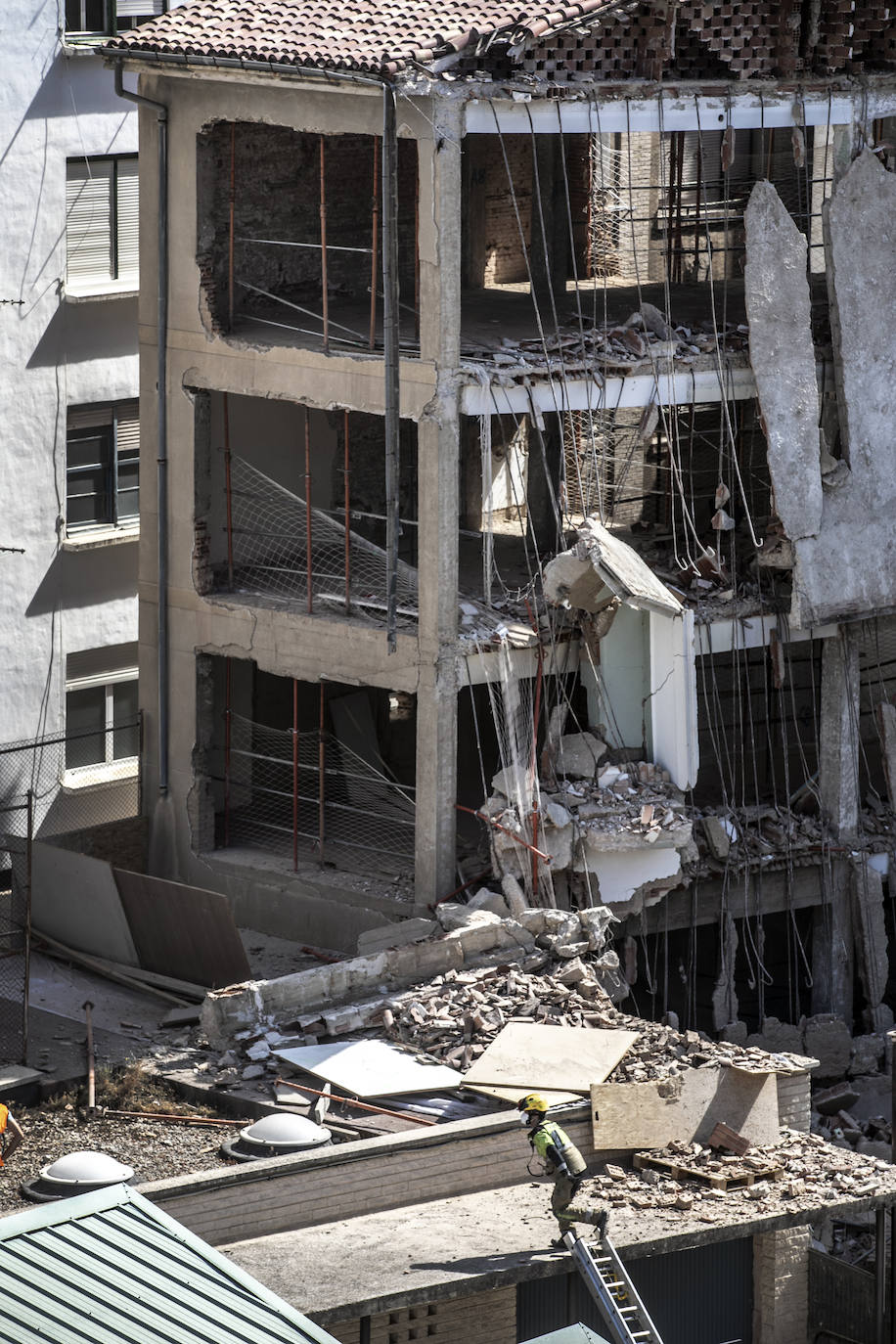 Conmoción en Logroño por el desplome del edificio de Adoratrices