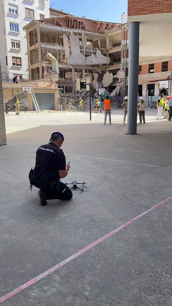 Un dron de la Policía Nacional colabora en las tareas de búsqueda.