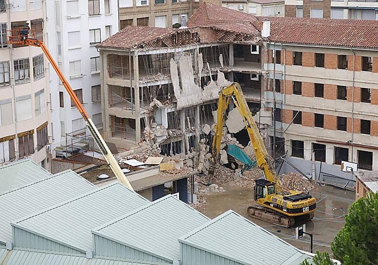 El edificio que colapsó en Juan XXIII, en demolición