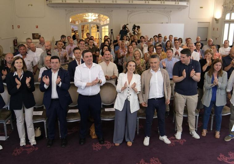 Asistentes a la junta directiva regional del PP celebrada ayer en el Círculo Logroñés.