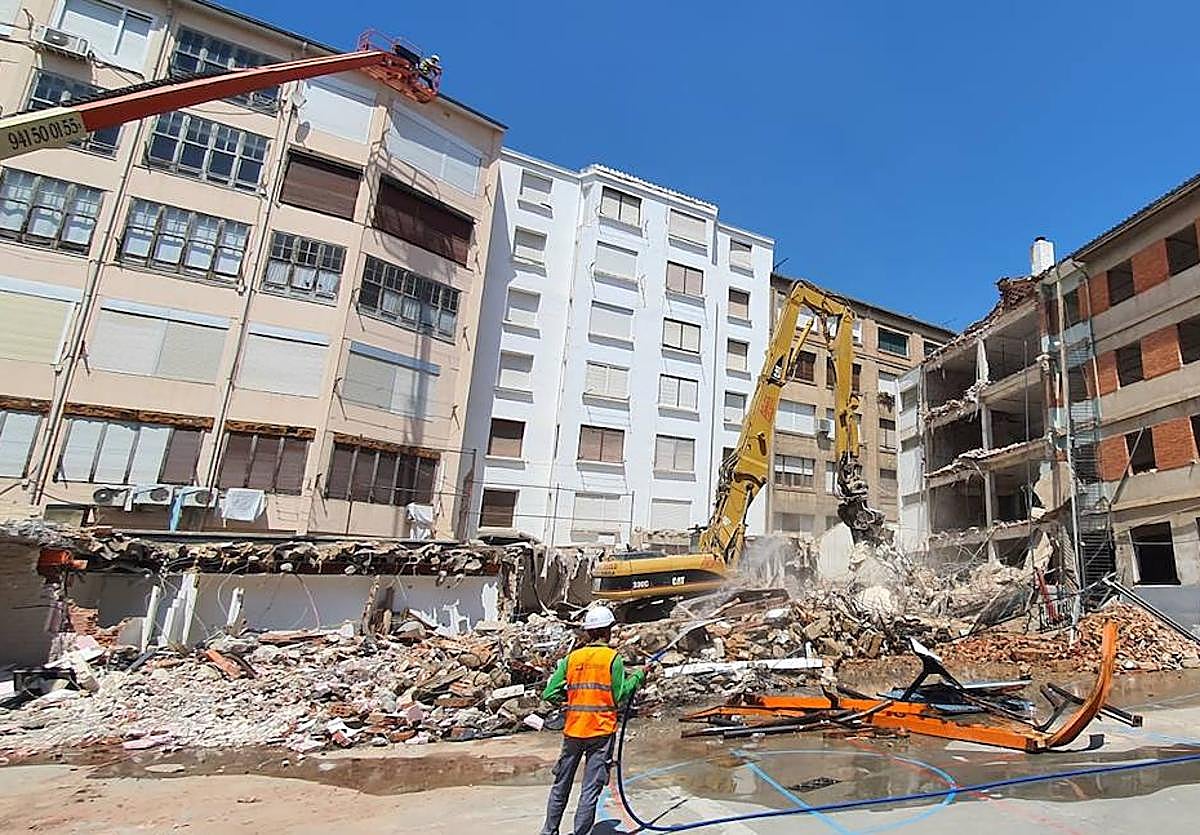 Termina la demolición del edificio de Adoratrices y los vecinos vuelven ...