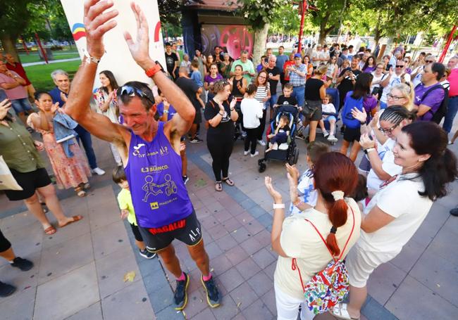 Fernando Magaldi aplaude a todos aquellos que le han apoyado en este reto, a su llegada a Miranda de Ebro.