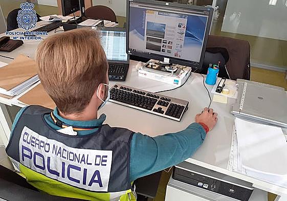 Trabajo de investigación de un agente de Policía.