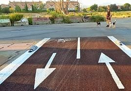 El carril ciclopeatonal de Logroño-Lardero, ya habilitado en toda la avenida de Juan Carlos I de Villa Patro, finaliza a su llegada a Ramblasque.
