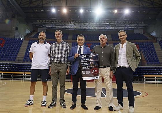 Miguel Velasco, Diego Azcona, Conrado Escobar, Ángel Rituerto y Miguel Sainz, este viernes en el Palacio.