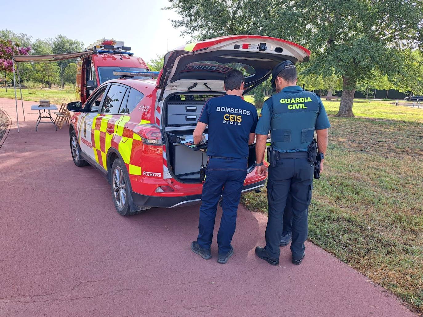 Los bomberos del Ceis Rioja participan en el operativo.