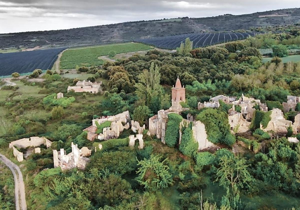 Oteruelo, aldea del Valle de Ocón despoblada hace medio siglo.