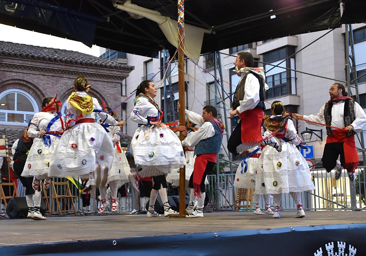 Coletores en el festival de danzas del 2022.