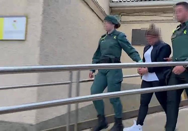 Imagen principal - Siete detenidos por atracar un banco en Torrecilla con ayuda &#039;de dentro&#039;