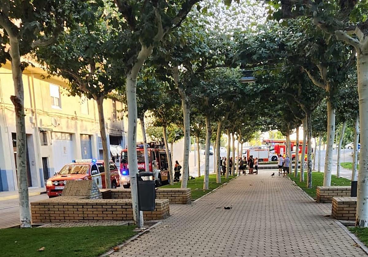 Incendio de un vehículo en una bajera de Calahorra