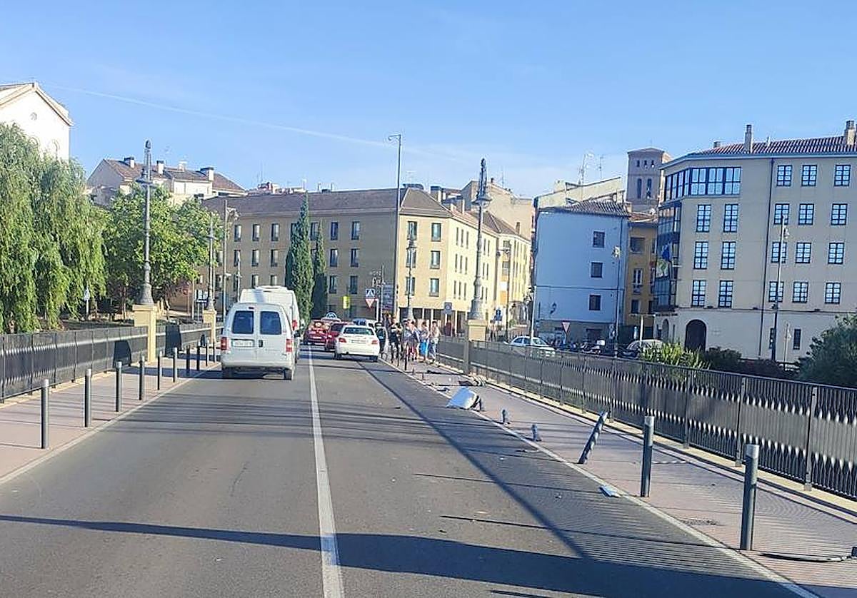 Pivotes afectados por el accidente en el puente de Piedra.