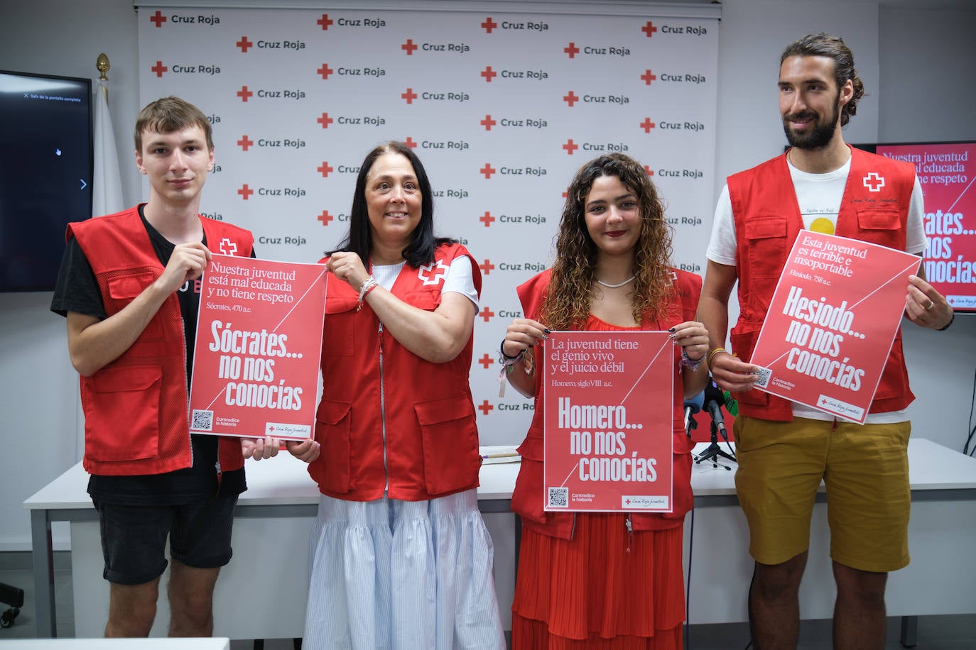 Iker Murias, María Eugenia, Amira Far, Víctor Montalvo, en la Cruz Roja Juventud.