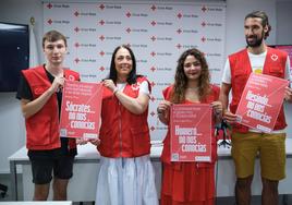 Iker Murias, María Eugenia, Amira Far, Víctor Montalvo, en la Cruz Roja Juventud.