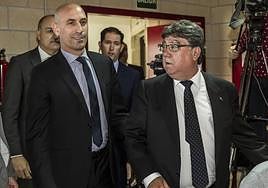 Luis Rubiales y Jacinto Alonso, en una visita a La Rioja del presidente de la RFEF.