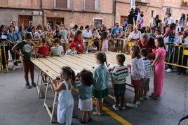 El público no se quiso perder la XXXV edición del Arrastre de Caracoles de Tricio.