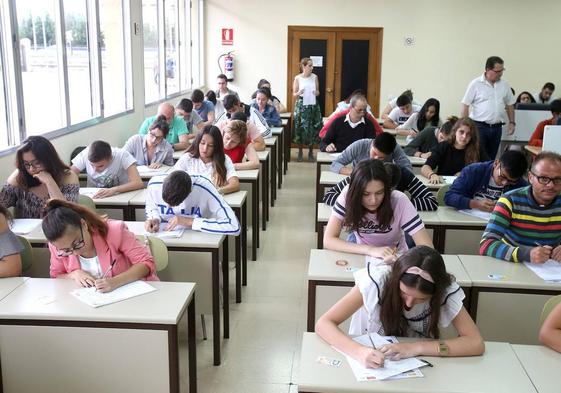 Cuatro personas denunciadas por hacer trampa en el examen de conducir